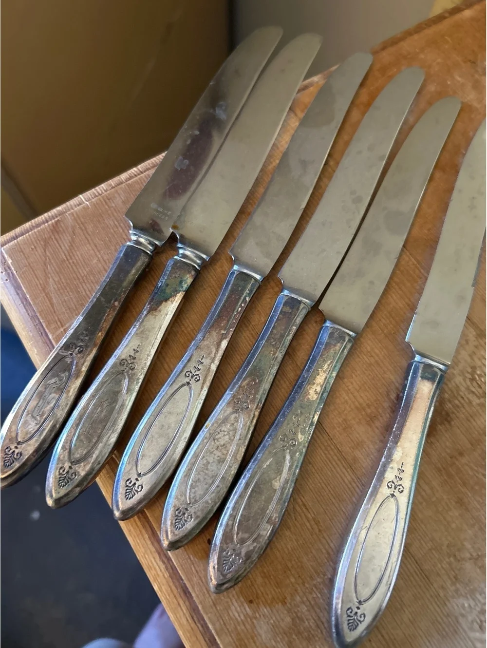 De Luxe  6-Piece Butter Knife Set